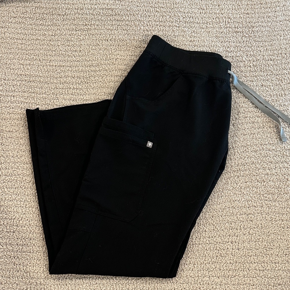 Women’s Figs Black Kade Cargo Scrub Pants